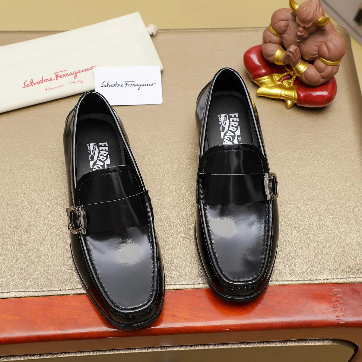 Men's shoes 💰460 🔥 Ferragamo new men's casual slip-on shoes 🇨🇳 Official website original 1:1 mold, original quality 💯 fine workmanship, high-end luxury ☘ The upper is made of imported Italian first-layer cowhide 🌴 Luxurious water dyeing 🐂 Leather lining 🍓 Rubber wear-resistant and non-slip outsole, breathable and comfortable to wear 🍍 The first choice for high-taste men, color optional! Code number 38-44 (45.46. Customized)